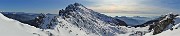 45 Vista panoramica verso il Passo 'La forca', Cima Alben e i pascoli innevati 
